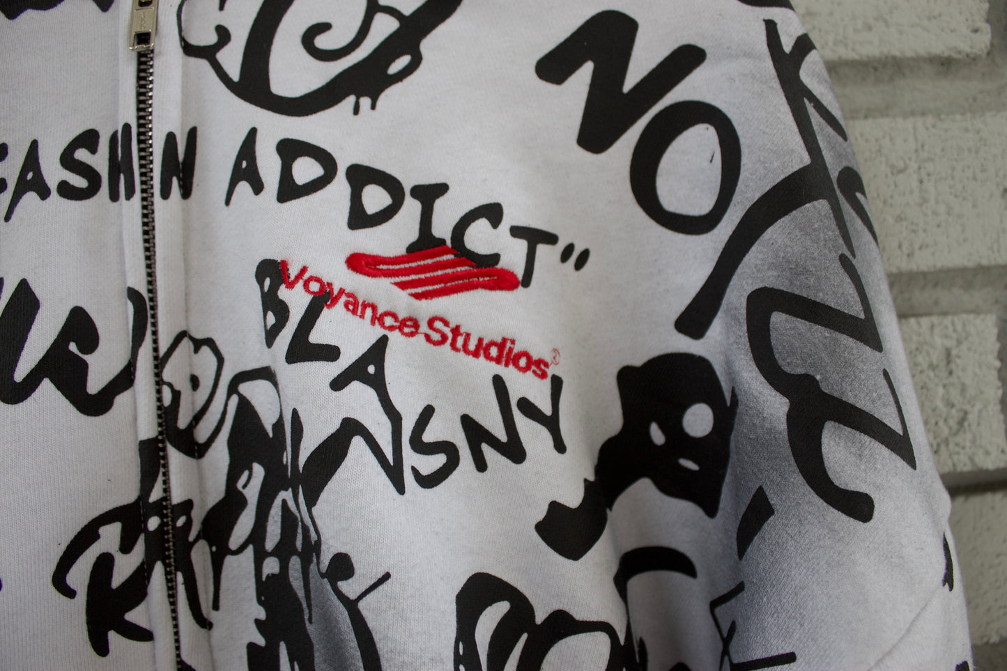 Voyance White Graffiti Zip