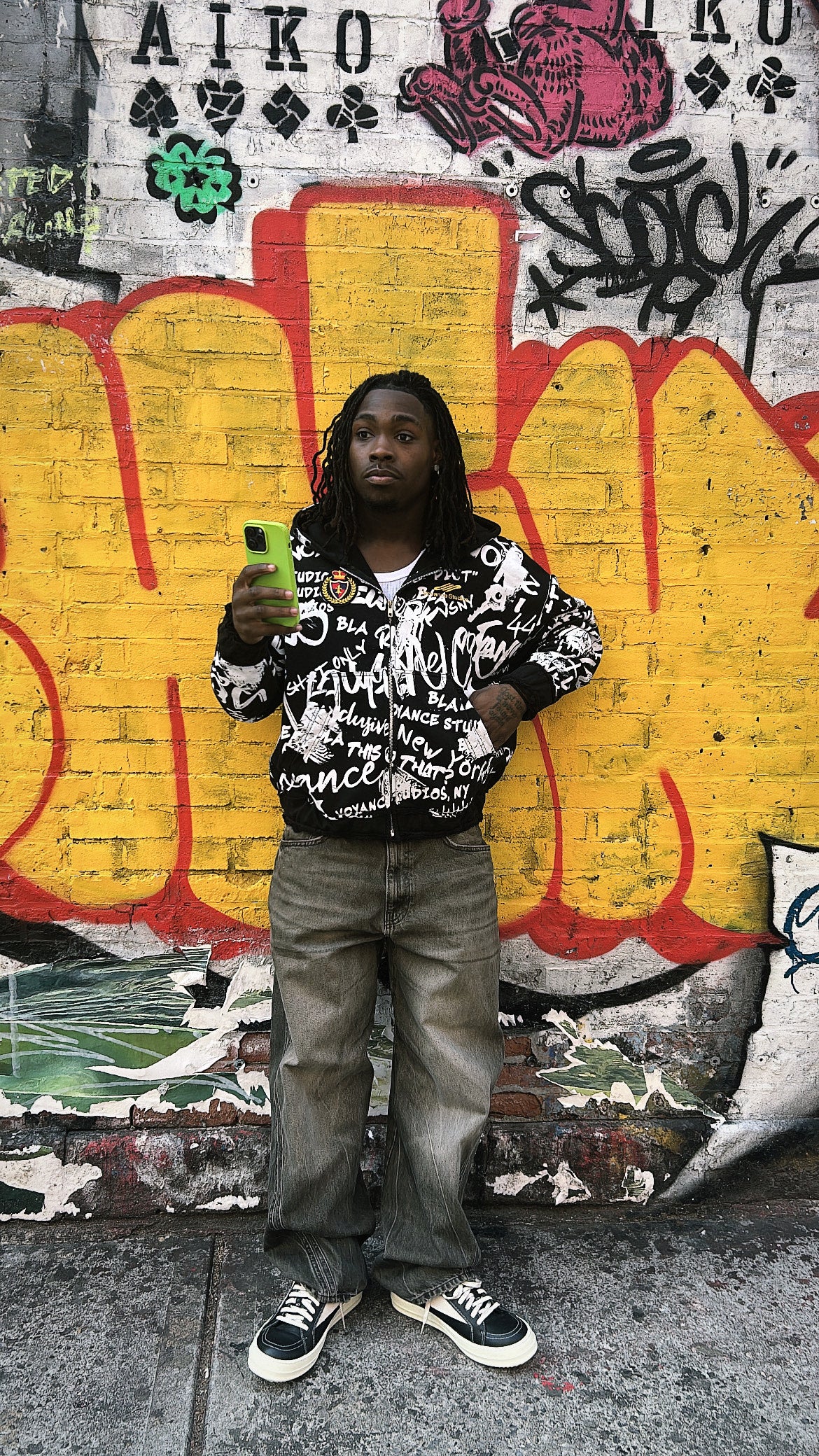 Voyance Black Graffiti Zip