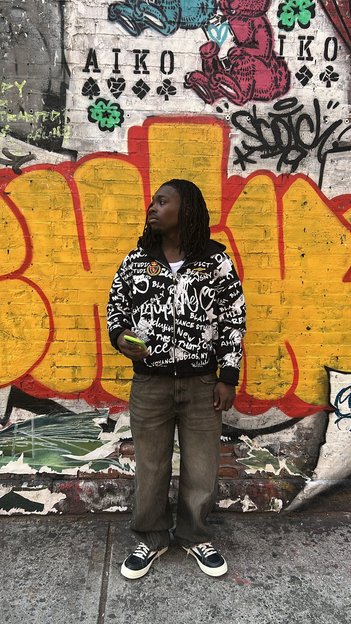 Voyance Black Graffiti Zip