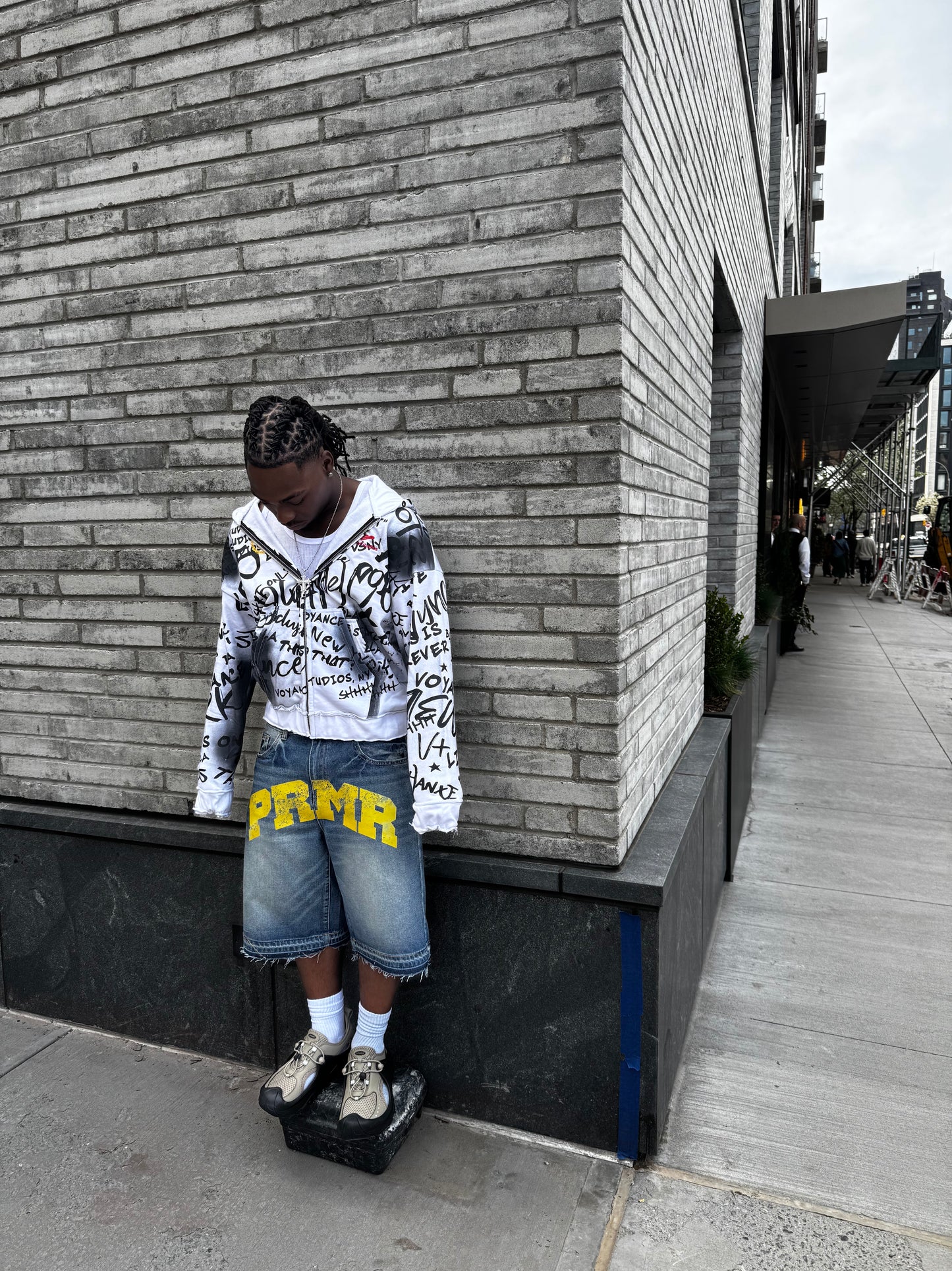 Voyance White Graffiti Zip